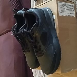 Black non slip 7 1/2 work sneakers